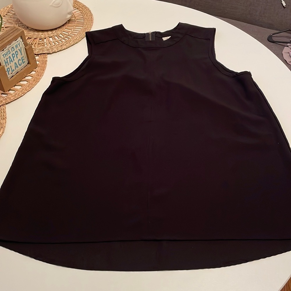 High‎ neck black sleeveless blouse